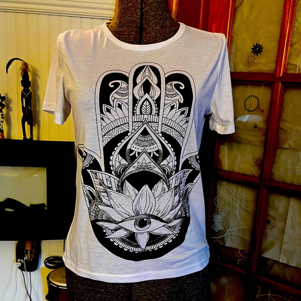 NWOT. White Hamsa T. Size large